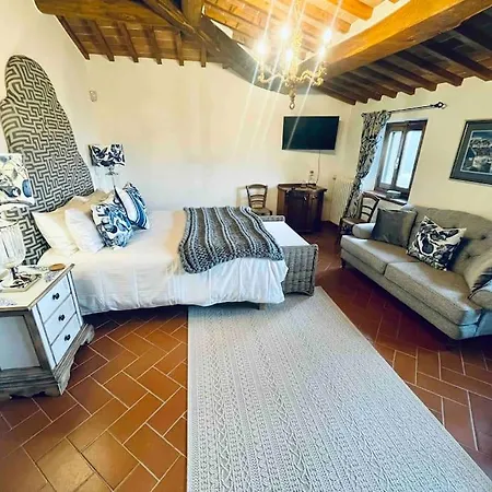 Pevoni - 1 Bed With Stunning Tuscan Views 아파트